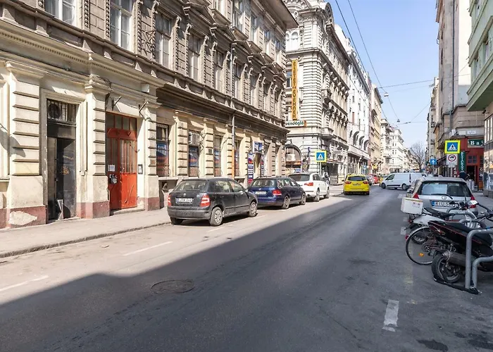 Prime Midtown Apartment